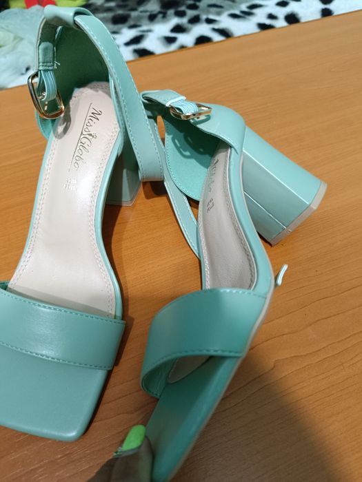 Pantofi eleganți, sport sandale