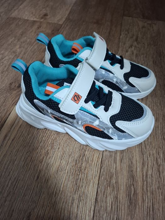 Продам детские кроссовки!