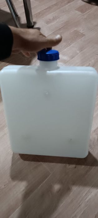 Продам пластмассовый бак