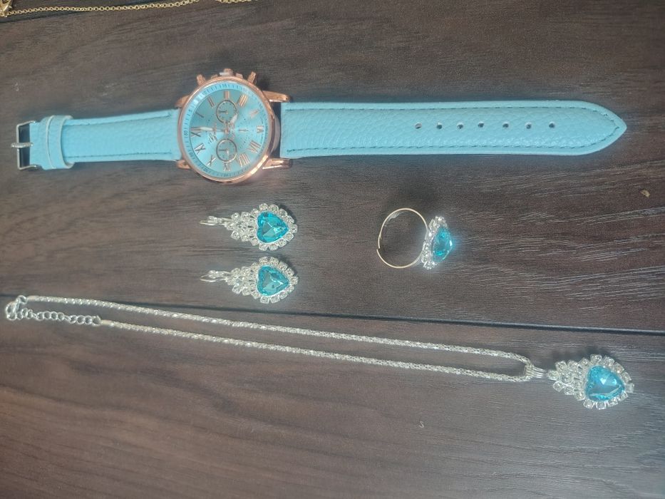Set ceas +brățara+lănțișor+cercei ..