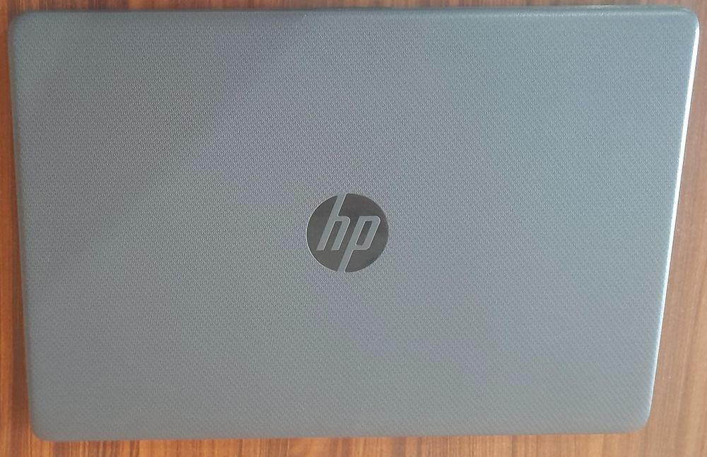 Noutbuk hp sotiladi