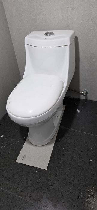 Унитаз в отличном состоянии.
