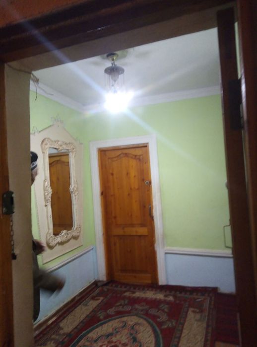 Qarshı shahar 4 mıkrarayon Anıs yon tomonida 3 xonali uy