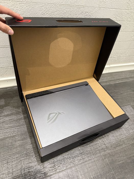 ASUS ROG Strix G15 G513RM / Ryzen 7 6800H / RTX 3060 / 16GB RAM