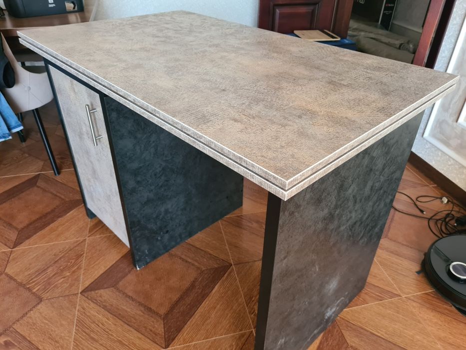 Продам стол компьютерный