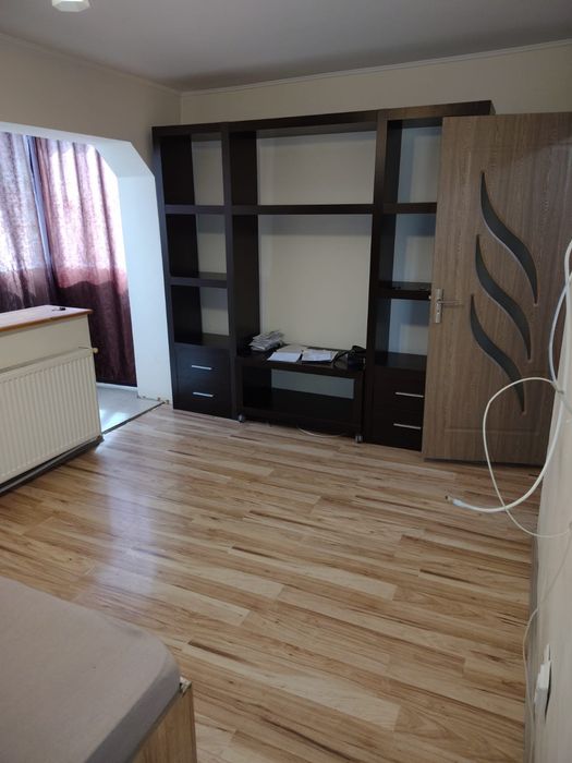 Închiriez garsoniera