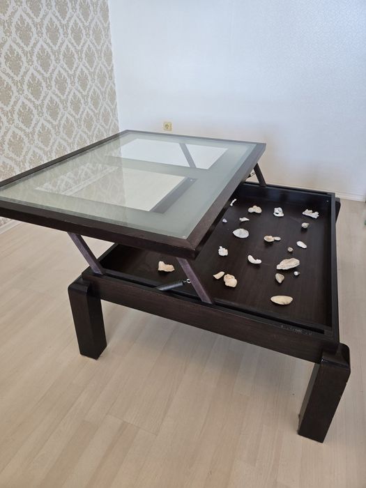 Холна маса от масив и стъкло