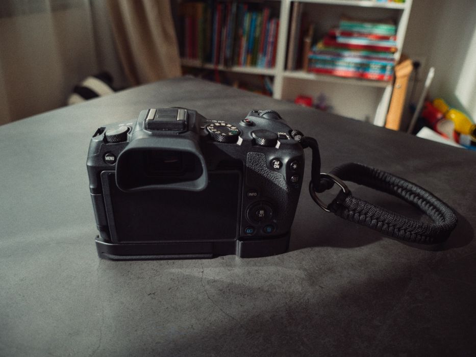 Продавам full frame тяло Canon EOS RP