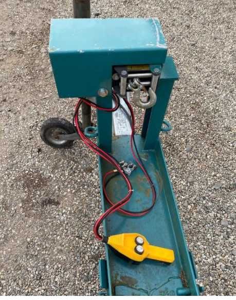 Remorca noua cu troliu ajutam cu inmatricularea