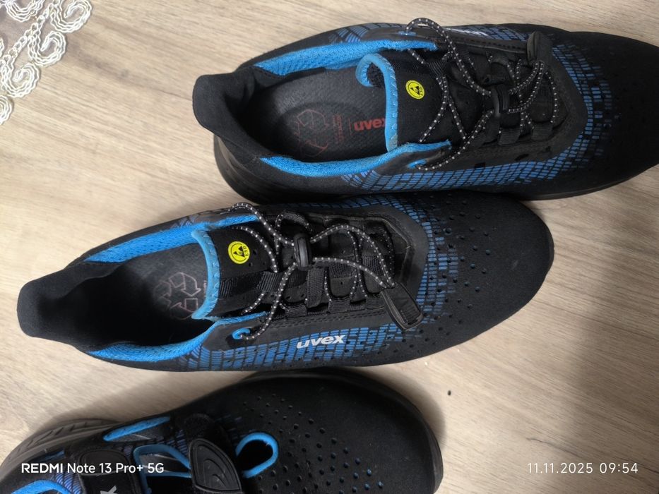 Работни зимни обувки UVEX 44 номер