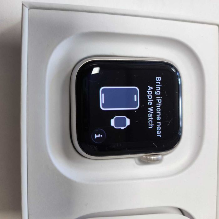 Смарт часовник Apple Watch SE (GPS) 40MM 100%bat Starlight