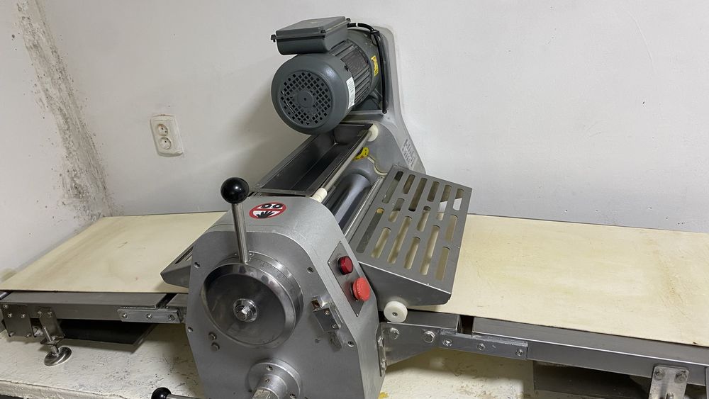 Тестораскаточная машина