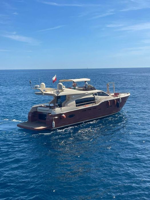 Yacht ferretti altura 690
