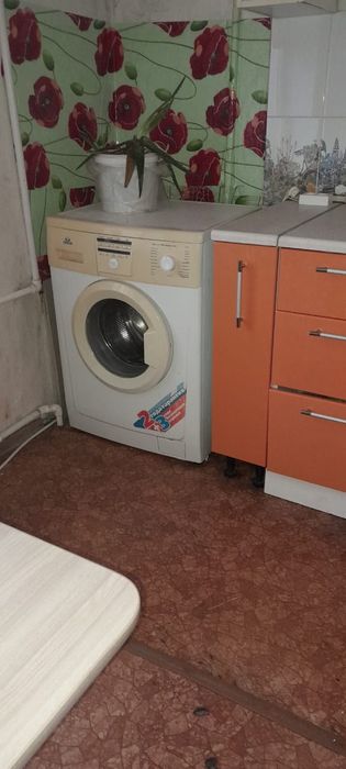 Продам 2х комнату 9мкр 2эт