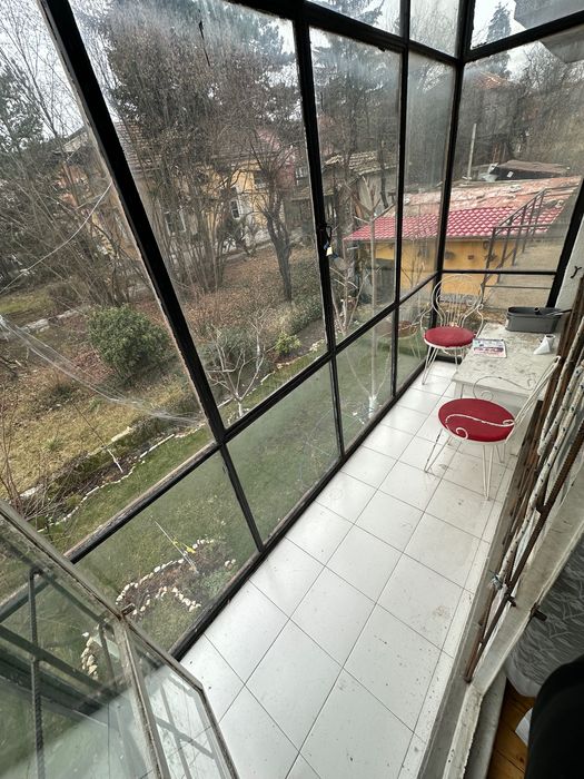 Етаж от къща + гараж и двор