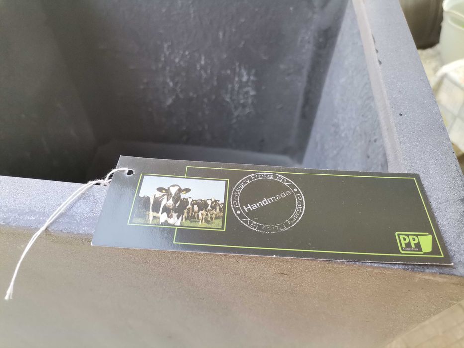 Дизайнерска саксия YANG сива