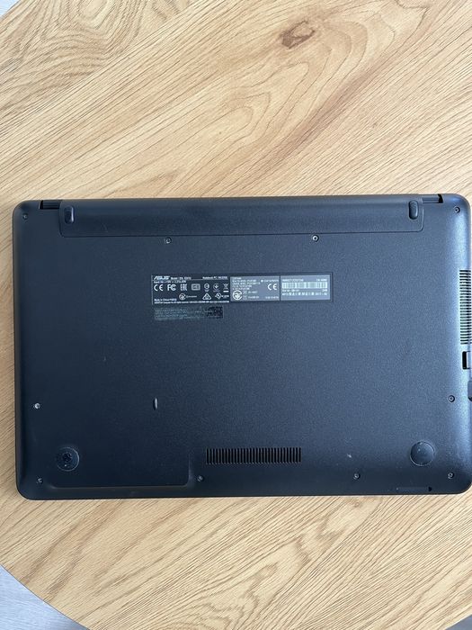 Laptop ASUS I3 generatia 6 perfect pentru scoala sau office