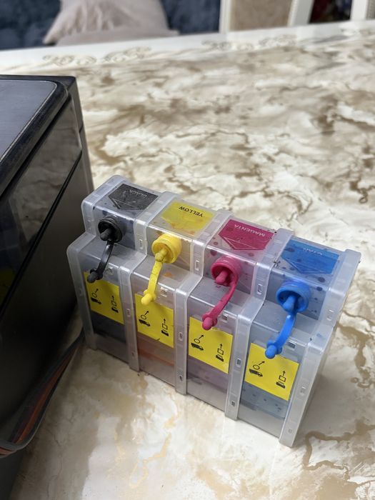 Продам цветной принтер новый. EPSON XP-352.