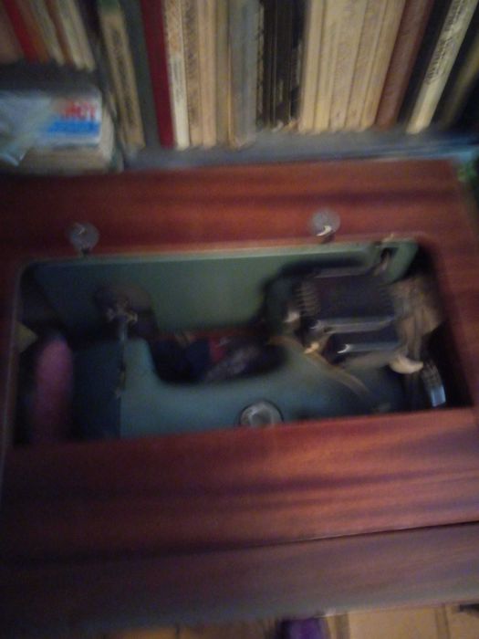 Продам швейную машину