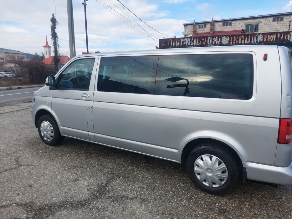 VW Transporter-Caravelle Modelul Lung 2011 8+1 Locuri