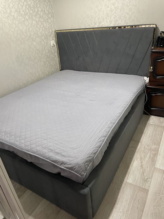 Продается кровать срочно 160*200