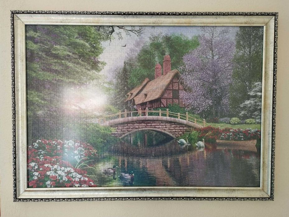 продавам картина от пъзел – „Къща в гората“.