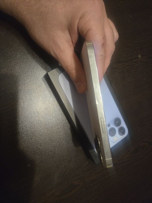 Продавам Iphone 13 pro 128 gb