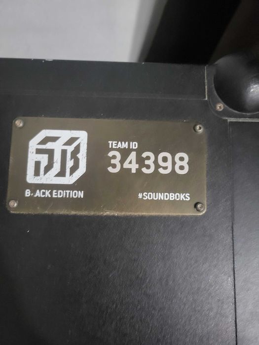 Vand boxa Soundboks 2 ,bateria tine 40 h .Mai multe relati la tel 0760443010.