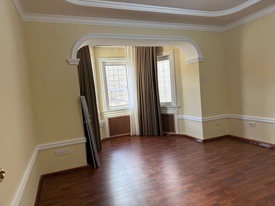 Продаётся двухэтажный дом в центре города на Ракатбоши  3,65 соток .