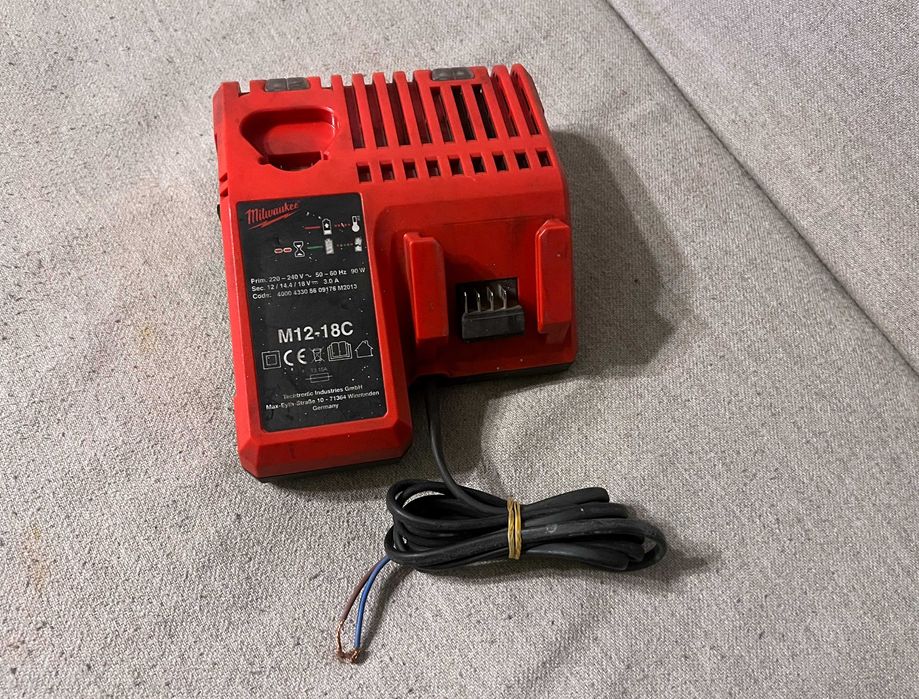 Incarcator Milwaukee M12-18C 12V 14.4V 18V defect piese