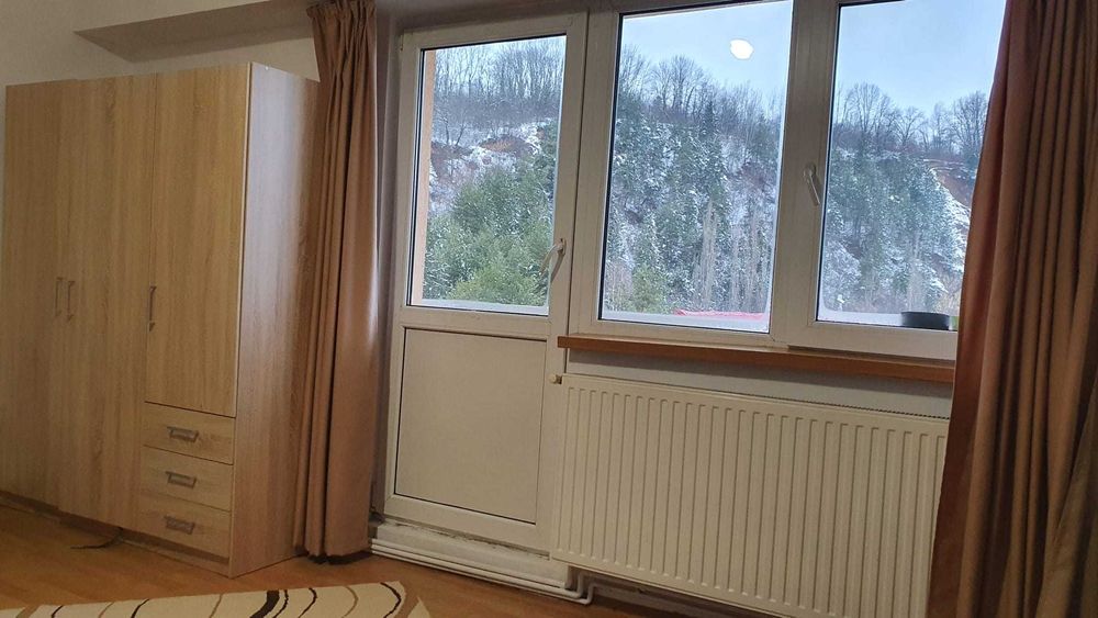 Închiriere Garsonieră Decomandată – Zonă Răcădău (Bdl. Muncii) | Vedere spre Tâmpa