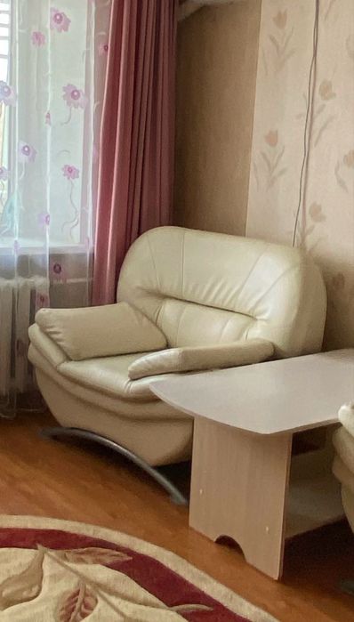 Два кресла кожа продам