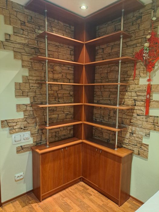 Продается кровать и книжные полки