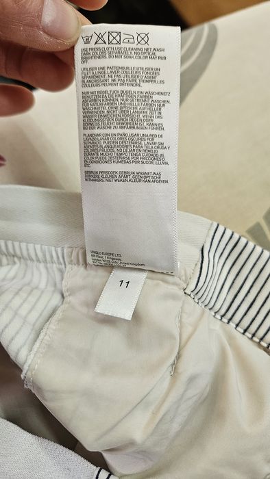 Pantaloni cu dungi subțiri