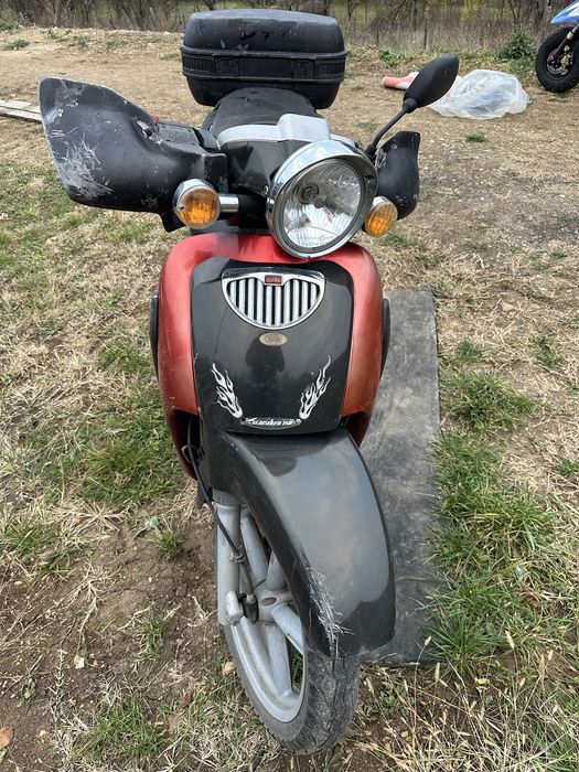 Vand Scuter Aprilia Scarabeo!