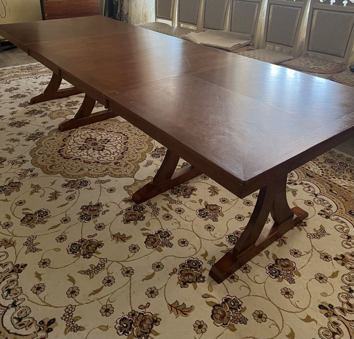 Стол со стульями