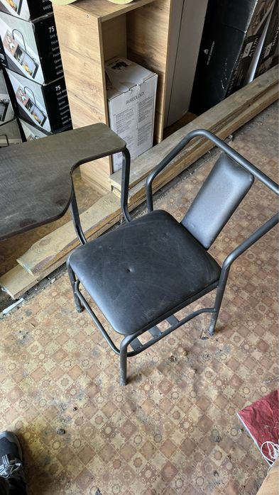 Продам стулья рабочи местой