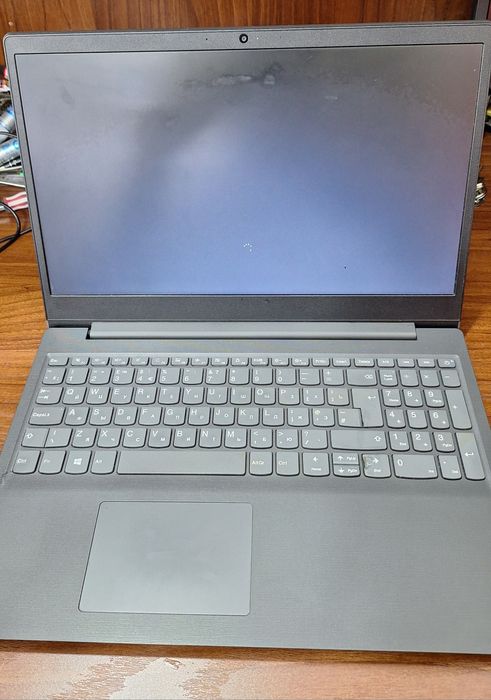 Noutbuk Lenovo V15 ADA