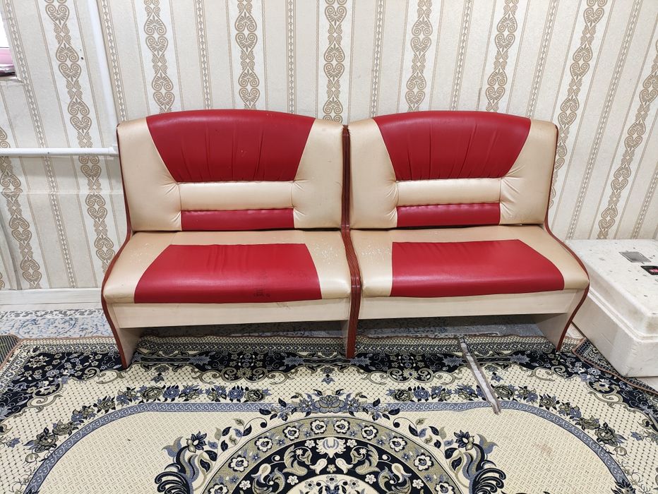 Продам кухонный диван угловой