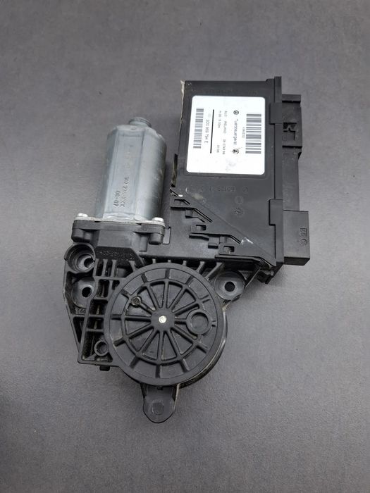 Motoras macara geam dreapta 3D0 959 794 E Volkswagen VW Touareg 2003
