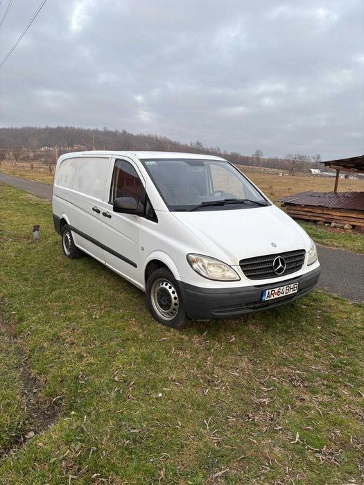 Microbuz autoutilitar Mercedes Vito
