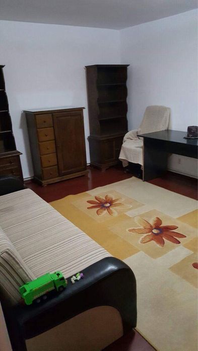 Inchiriez apartament
