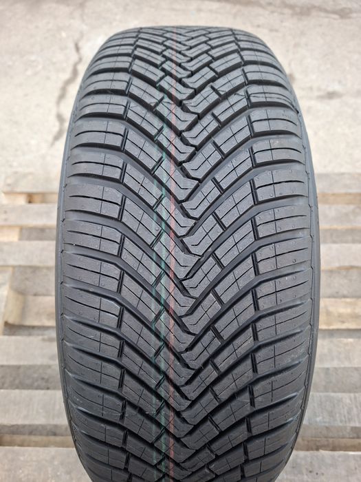 1бр. Нова 215/55/17 Continental All Season Contact