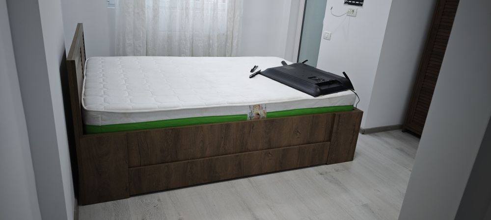 Vând dormitor pat și dulap noi