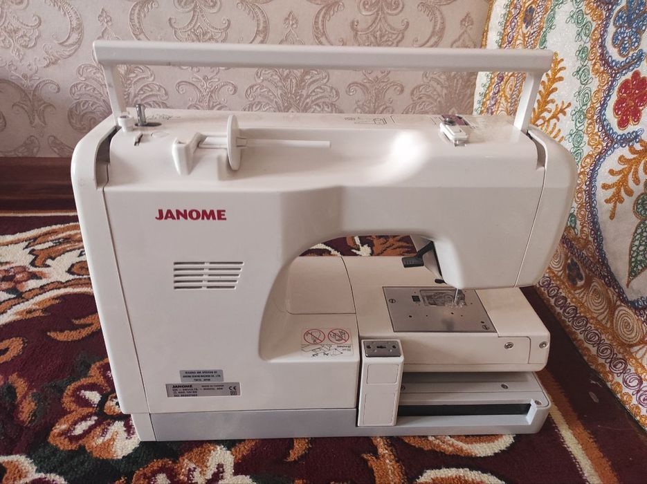 Продаётся вышивальная машина Janome 350