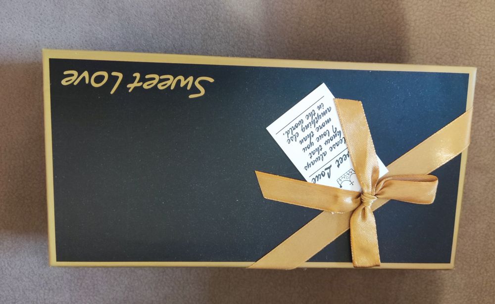 Подарък за любим човек-кутия с рози и мече