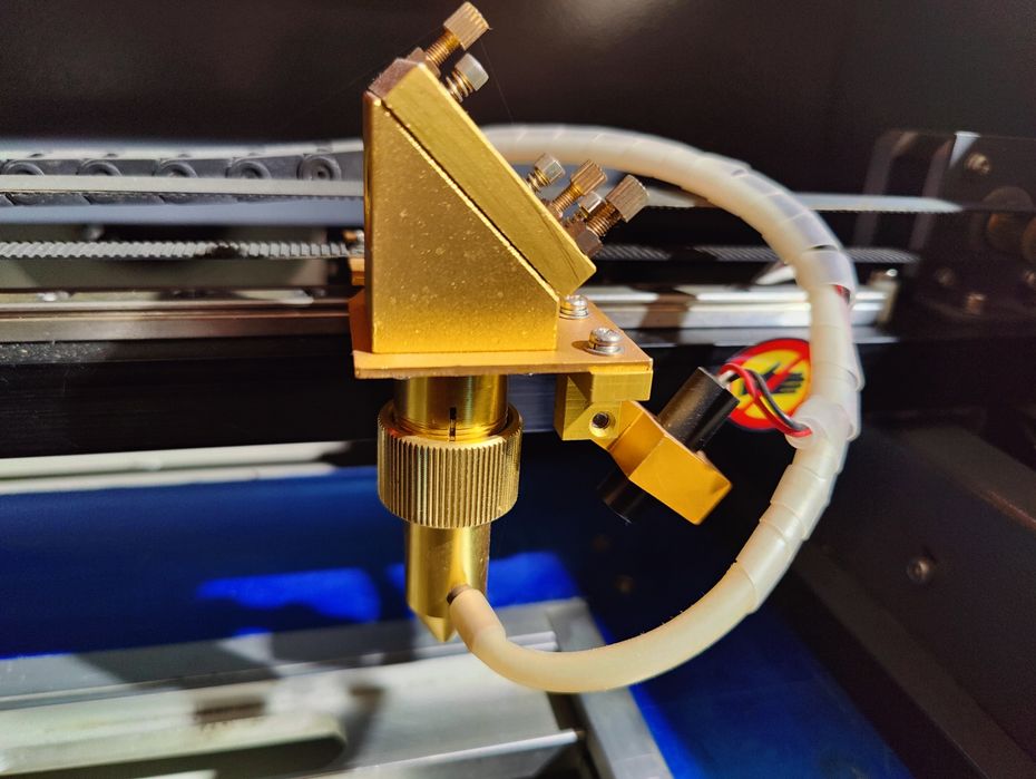 Лазерный гравёр CO2