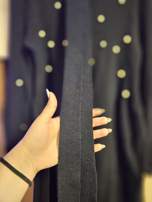 Черна рокля с колан.