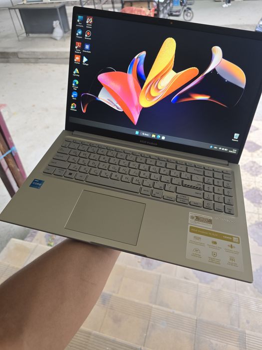 Asus VivoBook 2025 model