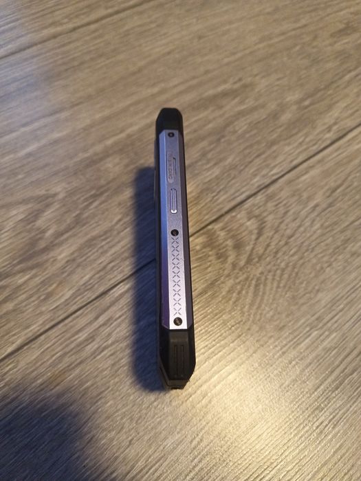 Telefon mic rezistent
